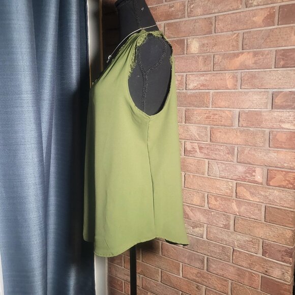 Women's Green Loose Neck Lace Trim Sleeveless Blouse - Size M/L - Picture 3 of 9